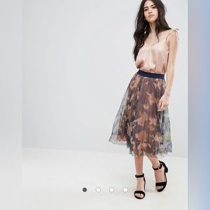 FALL - ASOS VILA Camo Pleated Skirt Sz M with Elastic Waist
